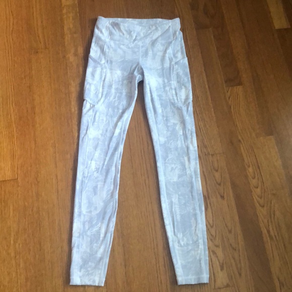 lululemon athletica Pants - Lululemon Speed Up Tight White\Gray - size 4.